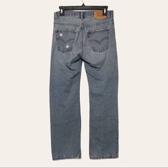 Levi’s Classic Lightwash Jeans - Picture 4 of 10